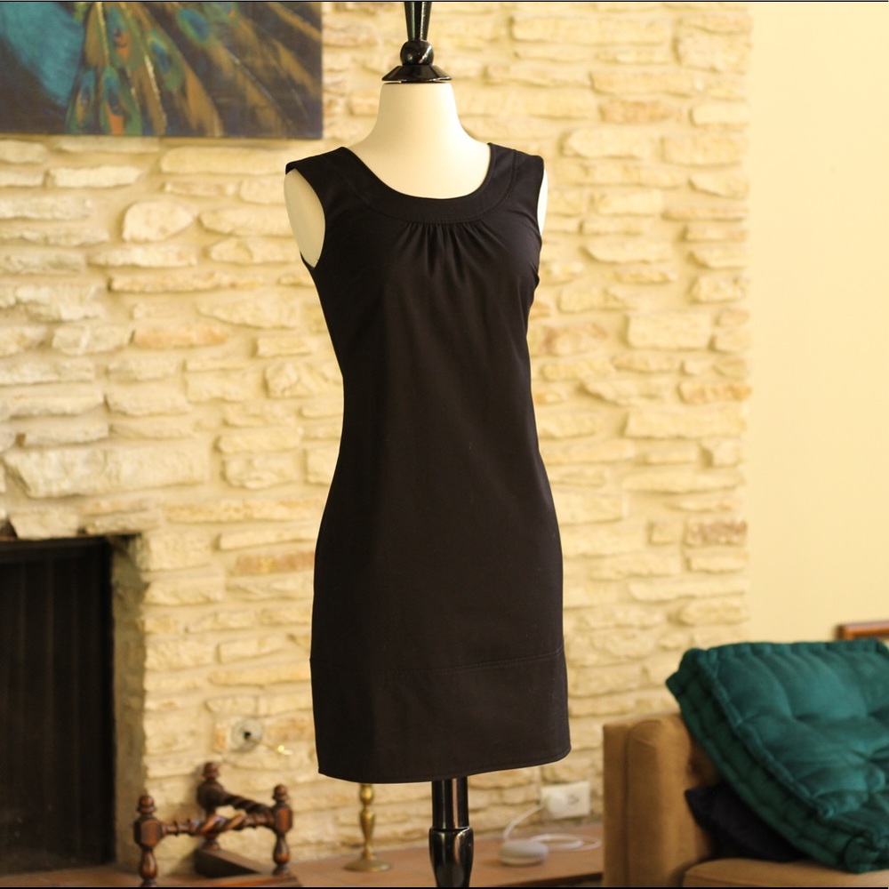 Calvin Klein LBD Size 0 (has pockets!)